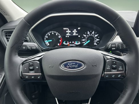 Used 2022 Ford Escape SE w/ Cold Weather Package image 3