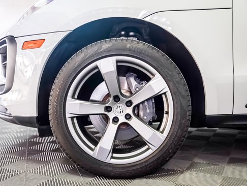 Certified 2024 Porsche Macan w/ Premium Plus Package image 14
