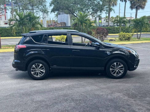 Used 2017 Toyota RAV4 XLE image 4