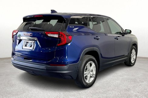 Used 2022 GMC Terrain SLE image 2