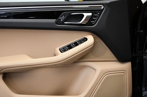 Certified 2023 Porsche Macan image 35