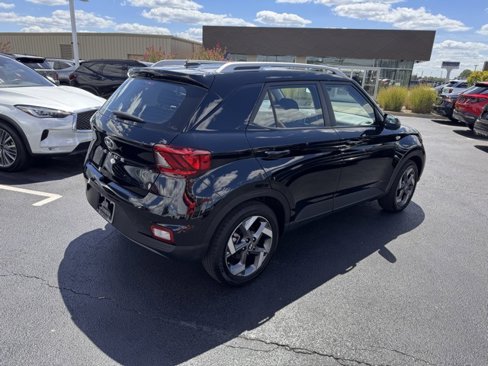 Used 2025 Hyundai Venue SEL image 5