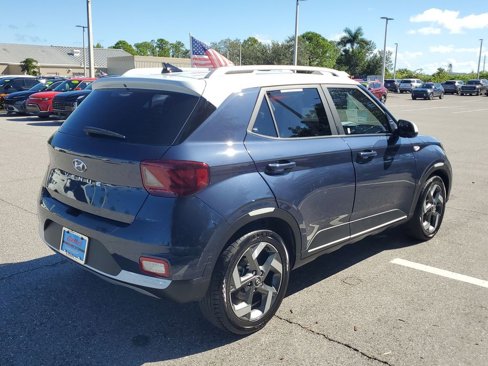 Certified 2020 Hyundai Venue image 11