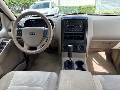 Used 2008 Ford Explorer XLT image 18