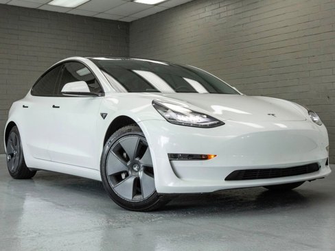 Used 2021 Tesla Model 3 Standard Range Plus image 1