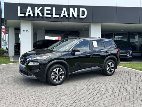 Used 2023 Nissan Rogue SV image 2