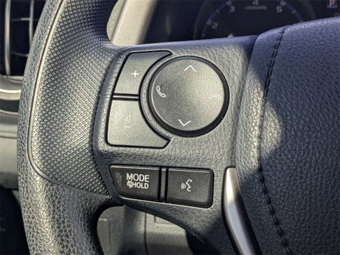 Used 2018 Toyota RAV4 LE image 24