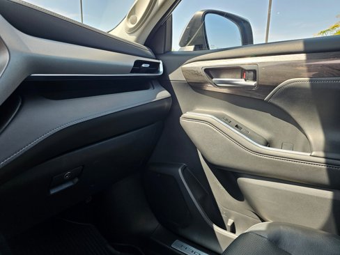 Used 2020 Toyota Highlander Limited image 25
