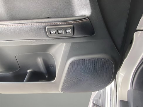 Used 2016 Toyota 4Runner Limited image 14