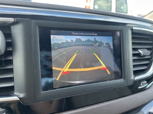 Certified 2018 Chrysler Pacifica Touring-L image 38
