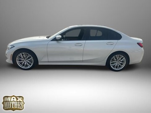 Used 2023 BMW 330i xDrive Sedan w/ Premium Package image 4