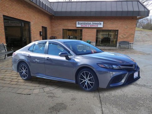Used 2022 Toyota Camry SE image 1