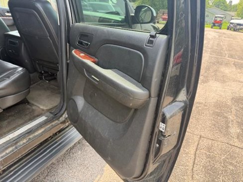 Used 2012 Chevrolet Suburban LTZ image 22