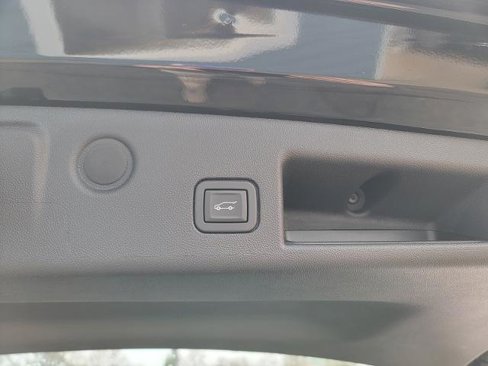 Used 2023 Chevrolet Equinox LT image 17