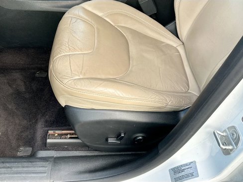 Used 2017 Jeep Cherokee Limited image 23