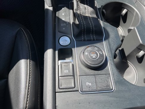 Used 2021 Volkswagen Atlas SE image 15