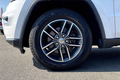 Used 2017 Jeep Grand Cherokee Limited w/ Luxury Group II image 9