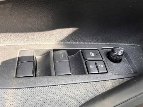 Used 2022 Toyota Corolla LE image 18
