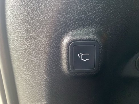 Used 2022 Jeep Cherokee Limited w/ Mopar Interior Package image 15