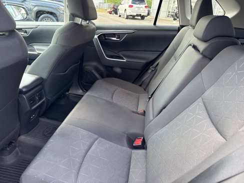 Used 2021 Toyota RAV4 XLE image 10