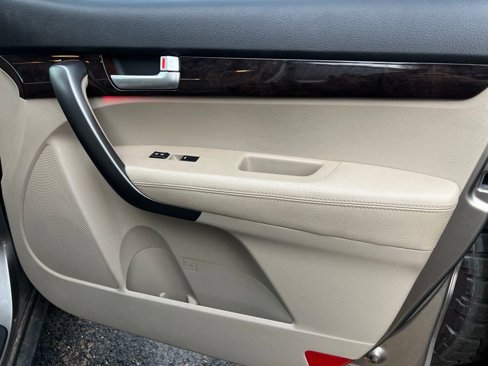 Used 2014 Kia Sorento EX image 10