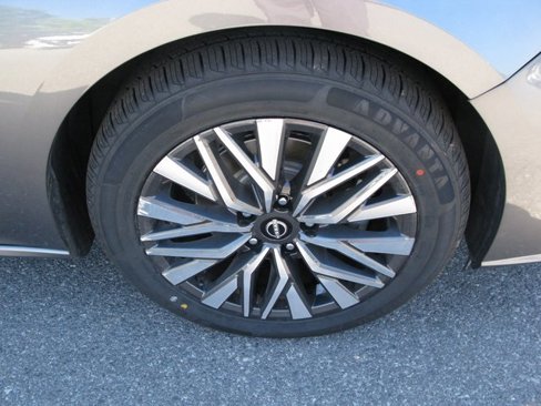 Used 2024 Nissan Altima 2.5 SV image 10