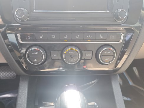 Used 2017 Volkswagen Jetta SEL image 20