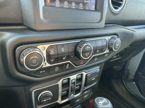 Used 2018 Jeep Wrangler Unlimited Sahara w/ Dual Top Group image 18