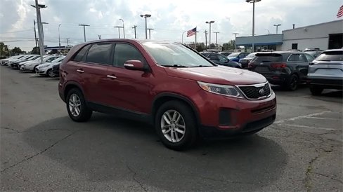 Used 2015 Kia Sorento LX image 2