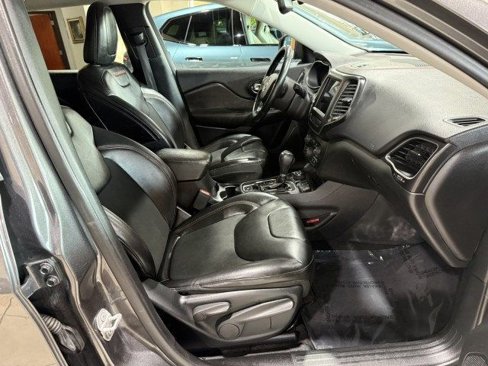 Used 2019 Jeep Cherokee Trailhawk w/ Cold Weather Group image 25
