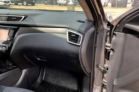Used 2016 Nissan Rogue SV w/ SV Premium Package image 16