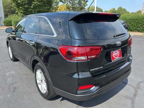 Used 2019 Kia Sorento LX image 9