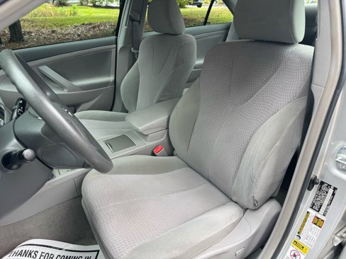 Used 2010 Toyota Camry LE image 17