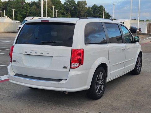 Used 2017 Dodge Grand Caravan SXT w/ Rear Park Assist Package image 5