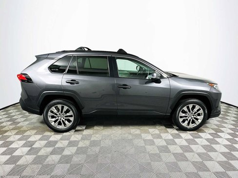 Used 2021 Toyota RAV4 XLE Premium image 8
