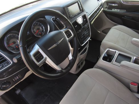 Used 2011 Chrysler Town & Country Touring image 16