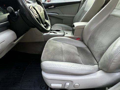 Used 2012 Toyota Camry XLE image 16