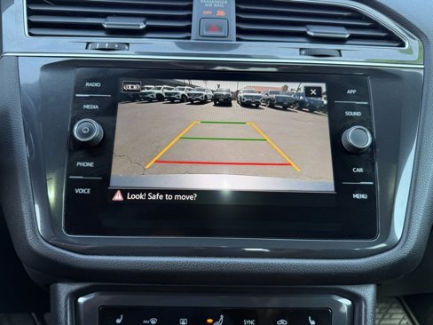 Used 2022 Volkswagen Tiguan SE R-Line image 22