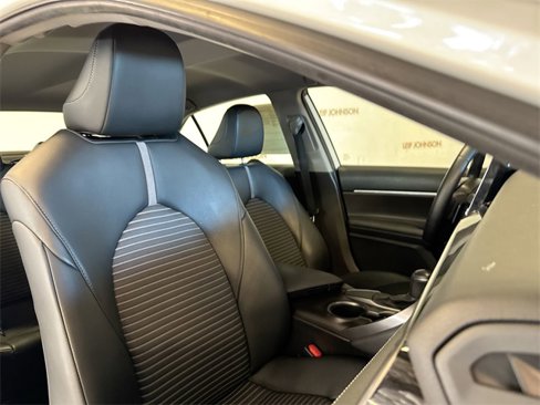 Used 2021 Toyota Camry SE image 30