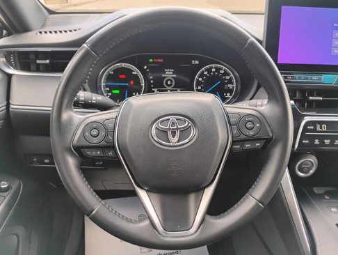 Used 2023 Toyota Venza XLE image 16