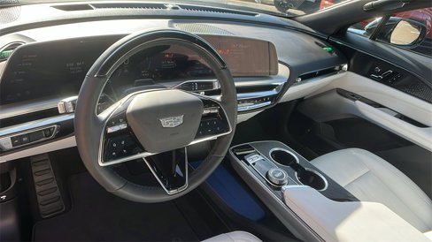 Used 2023 Cadillac Lyriq 2WD image 23