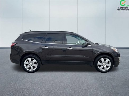 Used 2017 Chevrolet Traverse LT w/ Style and Technology Package image 8