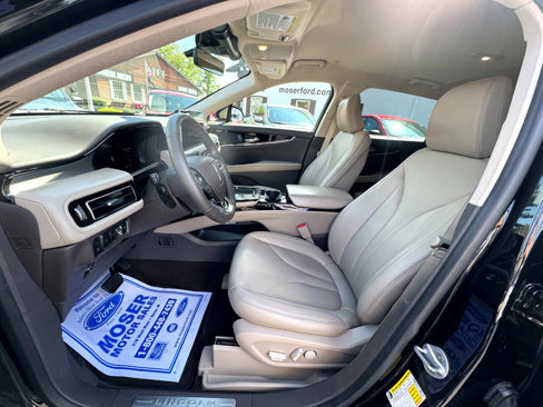 Used 2022 Lincoln Nautilus FWD w/ Premium Package image 11
