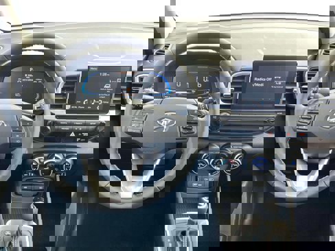 New 2025 Hyundai Venue SEL image 17