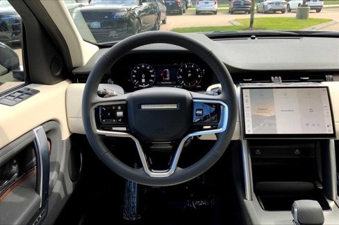 Used 2025 Land Rover Discovery Sport S image 5