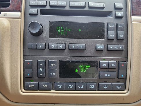 Used 2006 Lincoln Town Car Signature image 19