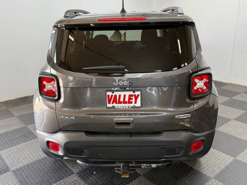 Used 2020 Jeep Renegade Latitude w/ Cold Weather Group image 8