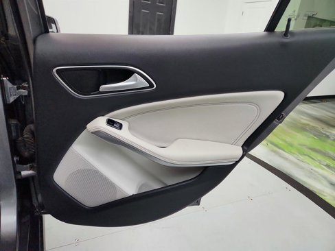 Used 2016 Mercedes-Benz GLA 250 image 29