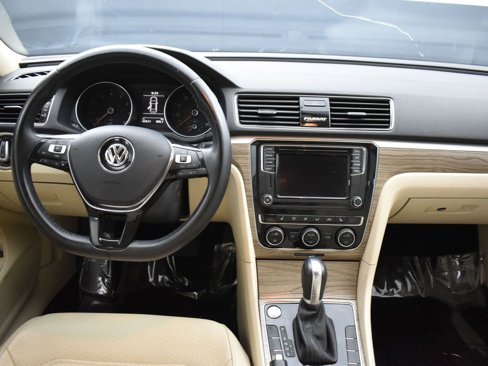 Used 2018 Volkswagen Passat 2.0T SE image 14