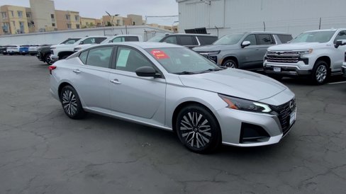 Used 2024 Nissan Altima 2.5 SV image 3